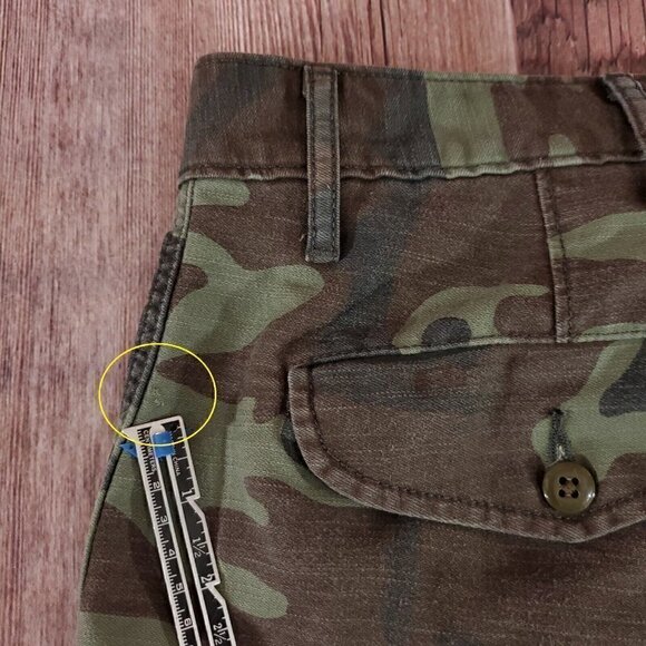 *Flaw* Levis Mens 36 Woodland Camouflage Camo Cargo Shorts Heavy Canvas Cotton - Picture 2 of 15